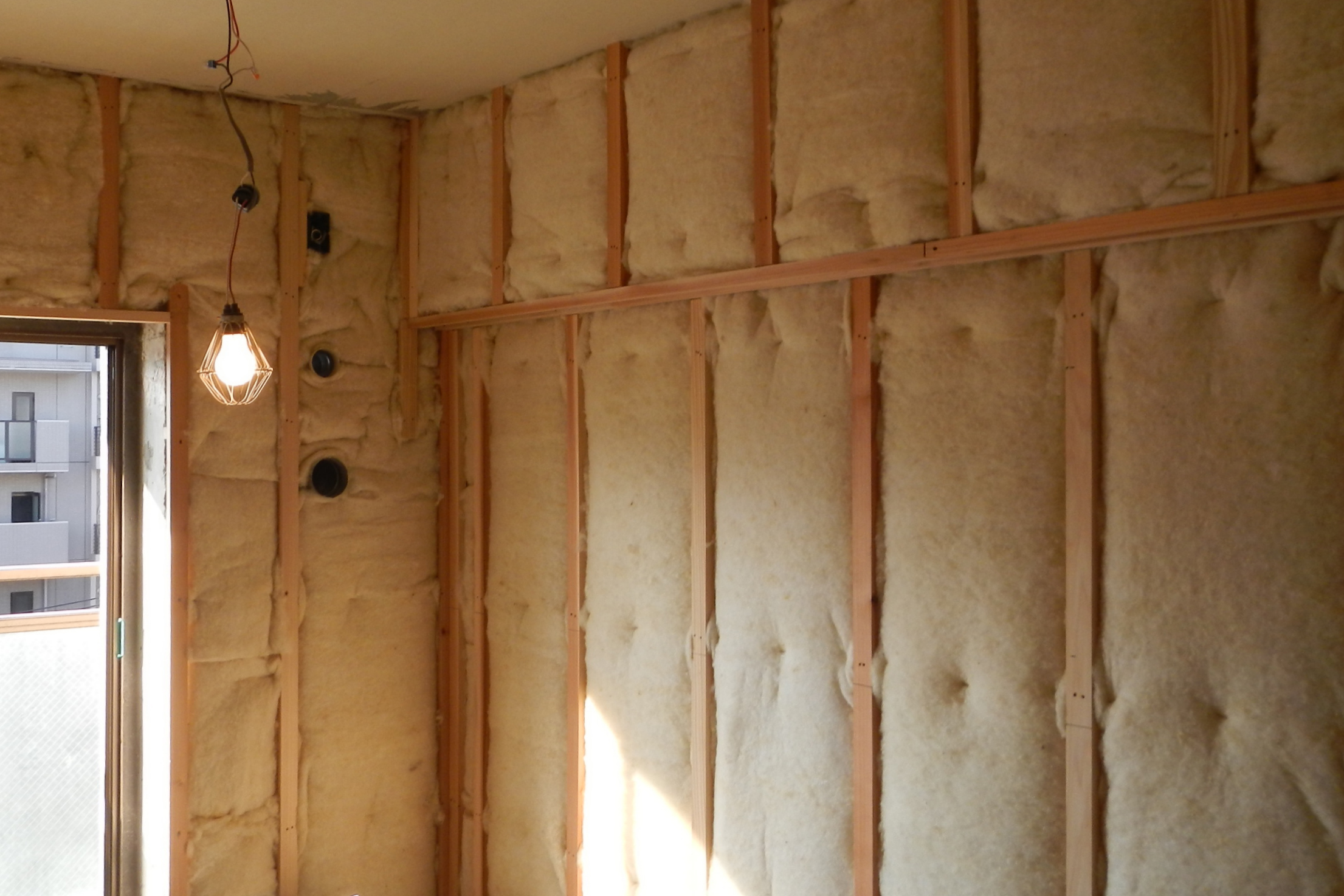 建材コラム】見えないところが大事！断熱材にグラスウールを使わない