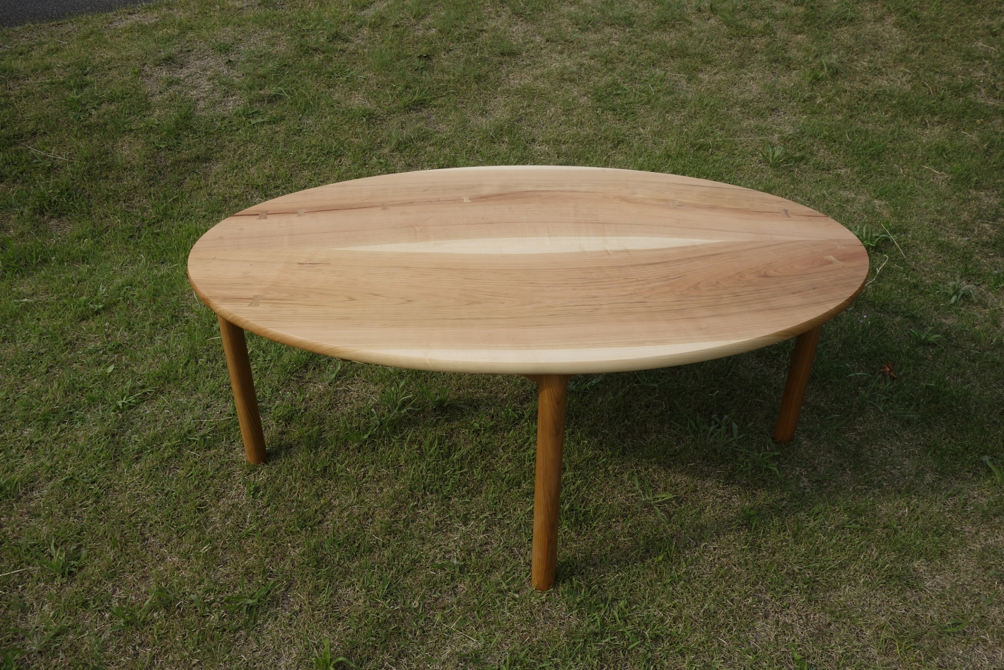 オーダーメイドの楕円形テーブル